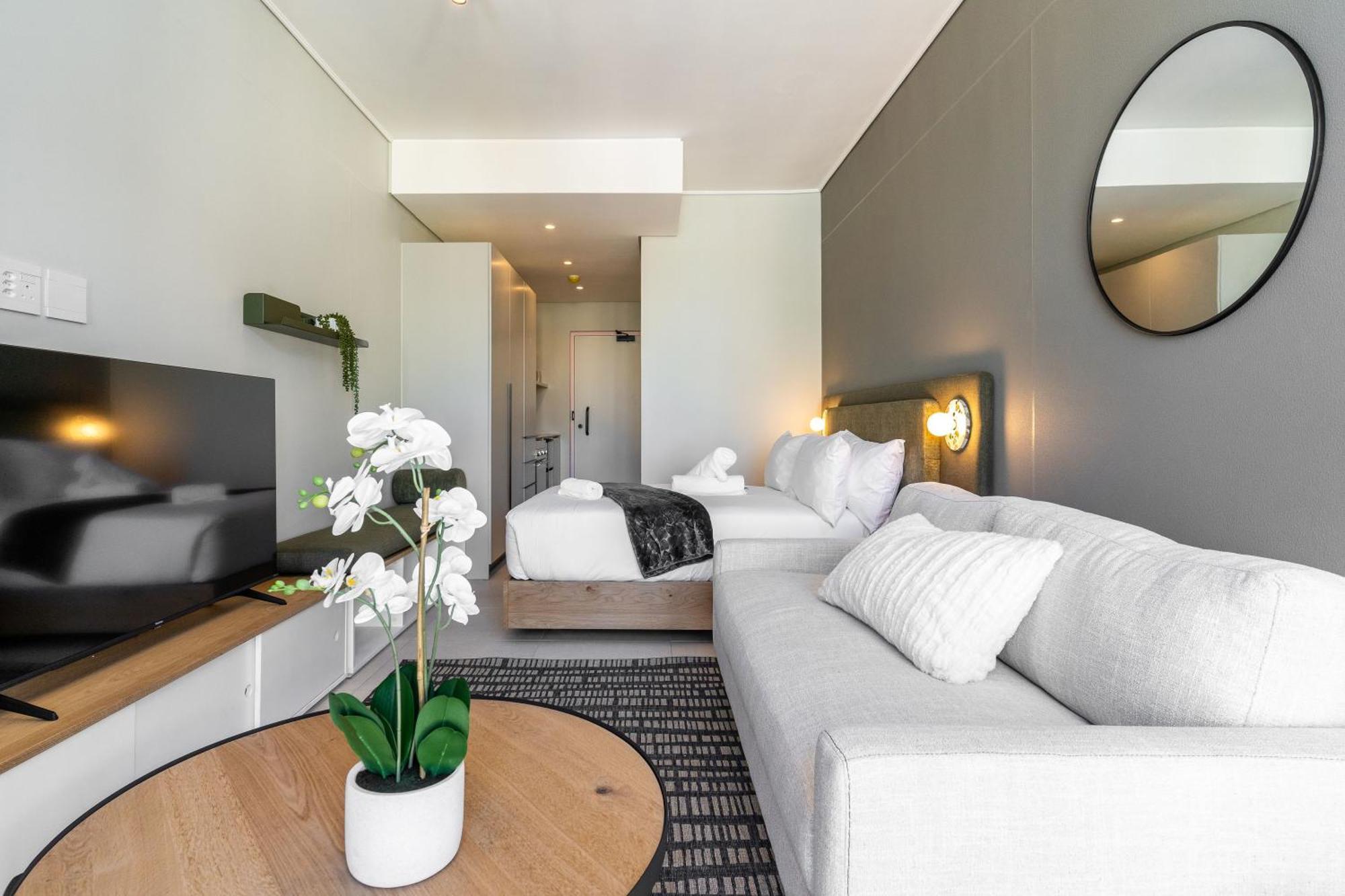 The Rose 703: Modern 7th Floor Le Cap