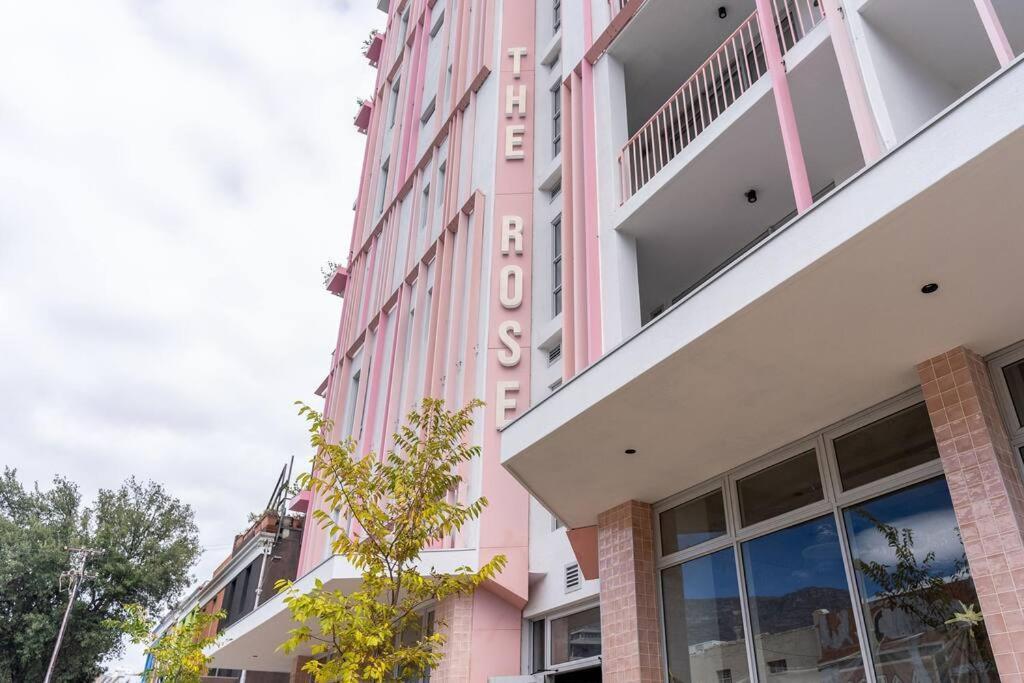 The Rose 703: Modern 7th Floor Le Cap