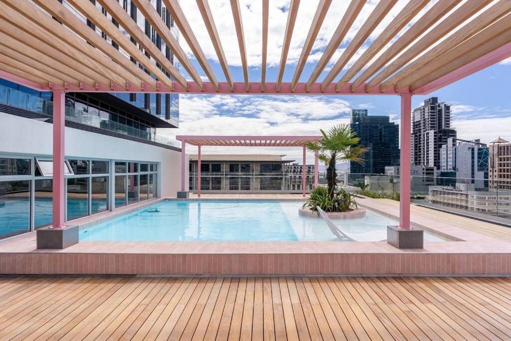The Rose 703: Modern 7th Floor Appartement Le Cap