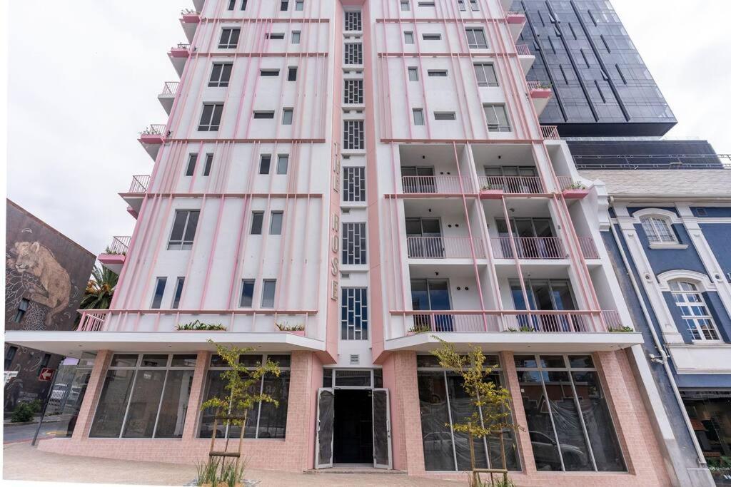 The Rose 703: Modern 7th Floor *