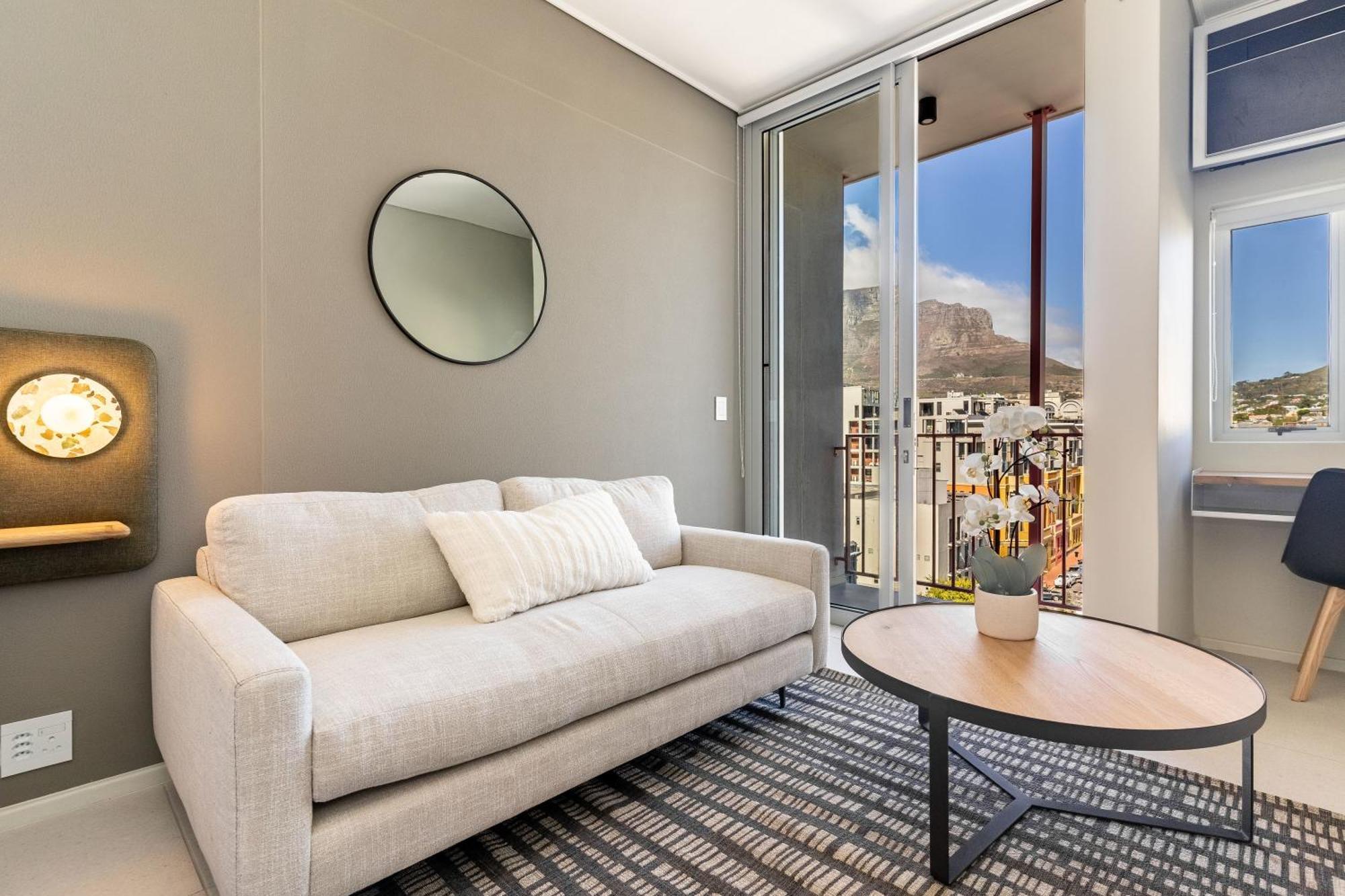 The Rose 703: Modern 7th Floor Le Cap