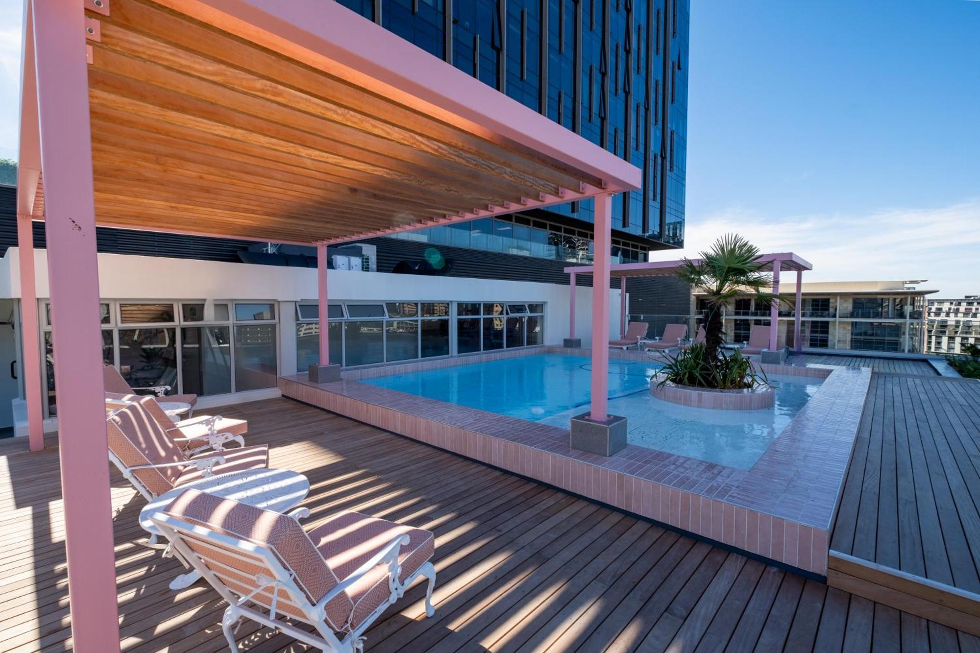 The Rose 703: Modern 7th Floor Le Cap