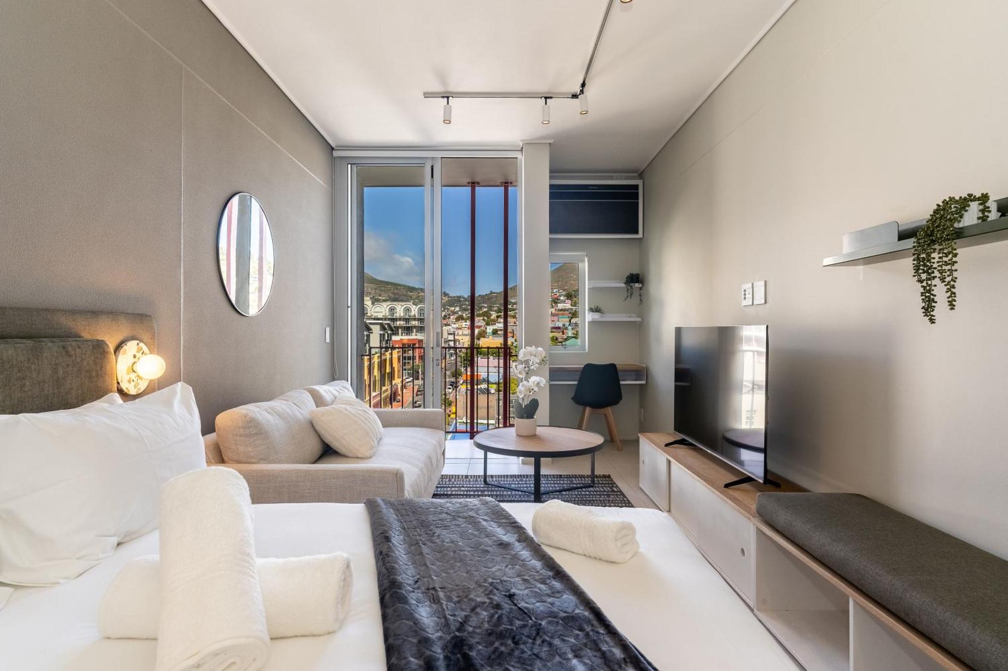 The Rose 703: Modern 7th Floor Le Cap